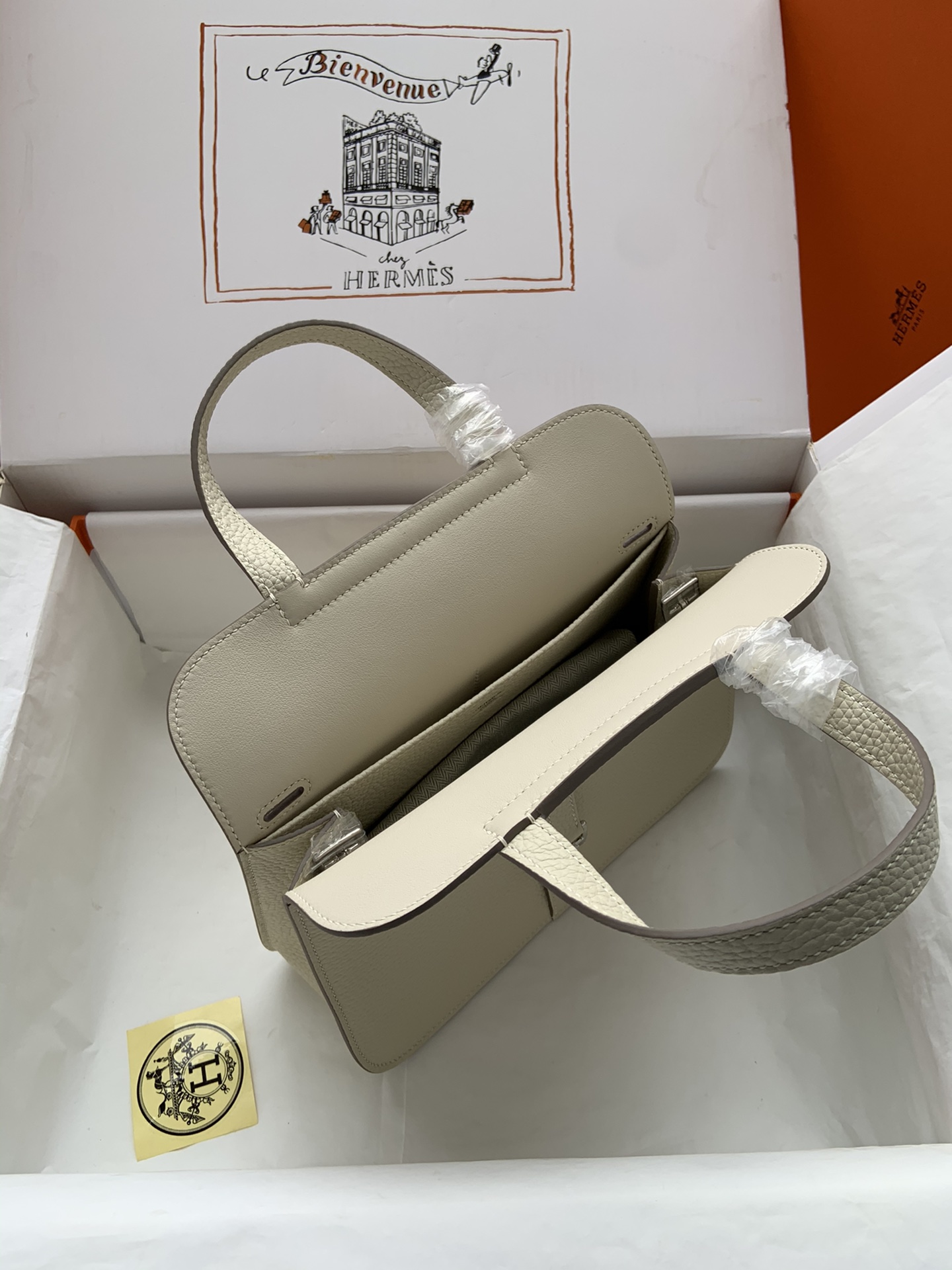 Hermes Halzan 25 Handbag Shoulder Bag In Pearl Grey Clemence Leather